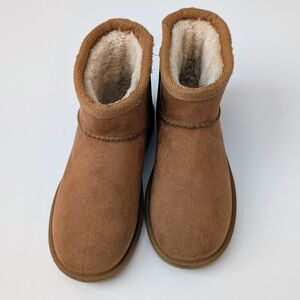 Girls Cozy Tan Suede Lined Boots Sz 1